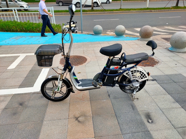 奥娃48伏锂电电动车