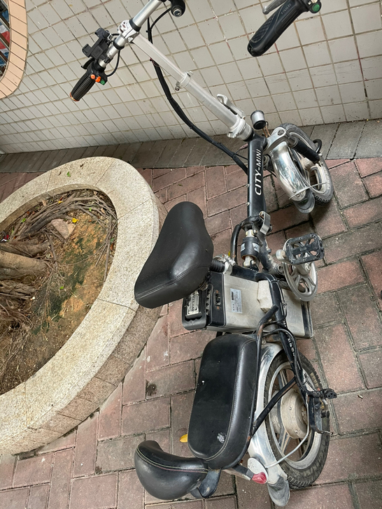 小电动车，单车便宜甩卖，不带电池，硬件设施...
