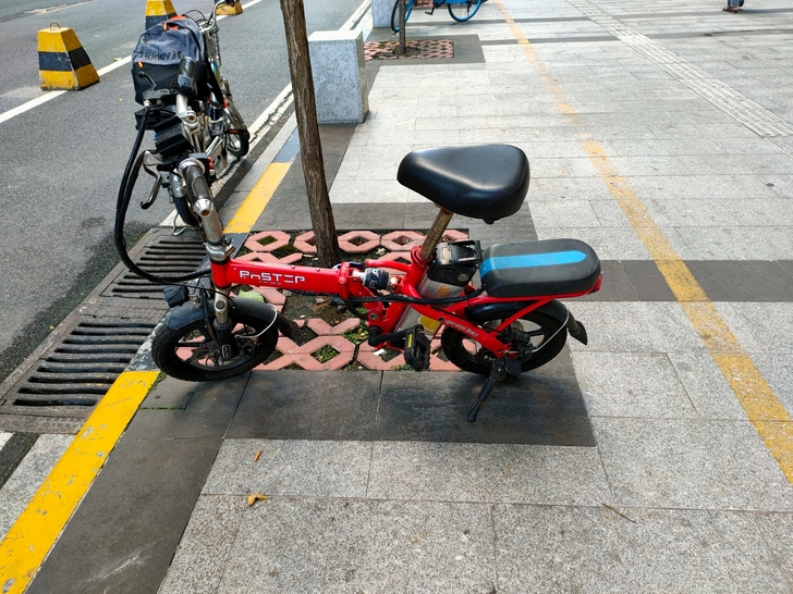折叠电动车，续航25左右，搬家闲置，充电器...