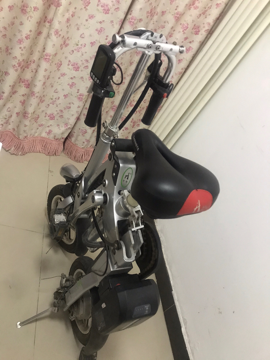升特折叠电动车，8成新，小巧便捷电池可拆卸...