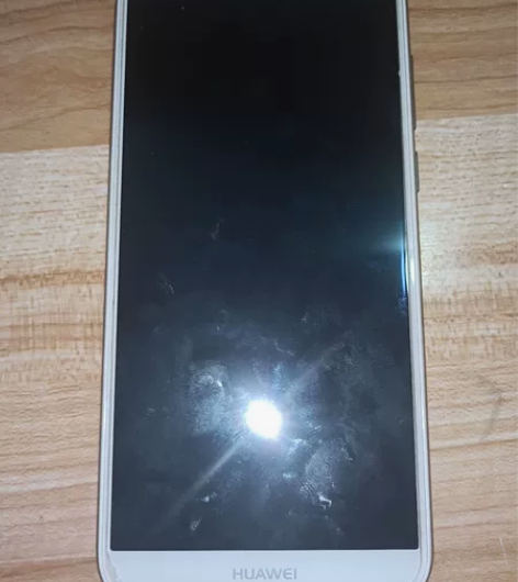 华为畅享8E青春版很新四周无磕碰屏幕无划痕...