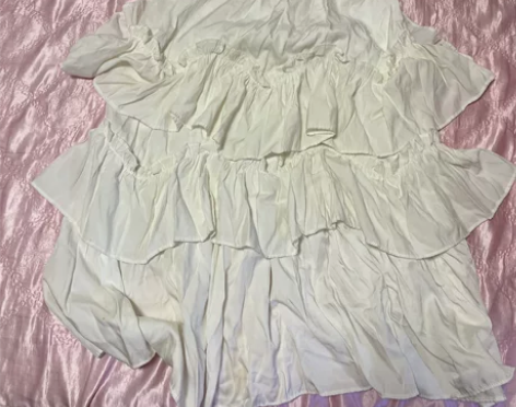 白色长蛋糕裙半身裙 几乎没有瑕疵，质量很好...