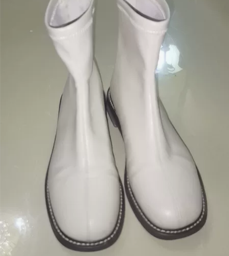 瘦瘦加绒靴 38码 奶白色 跟风买的，搭配...