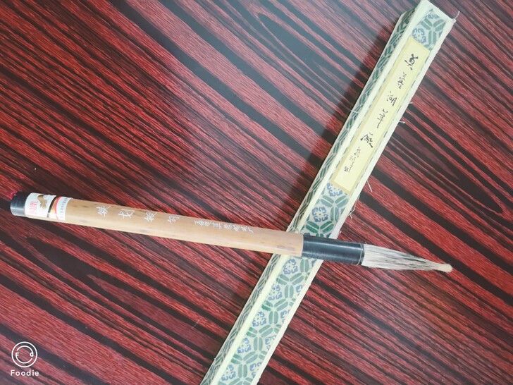 仅有几支存放十多年高档精致石獾铁划银勾毛笔...
