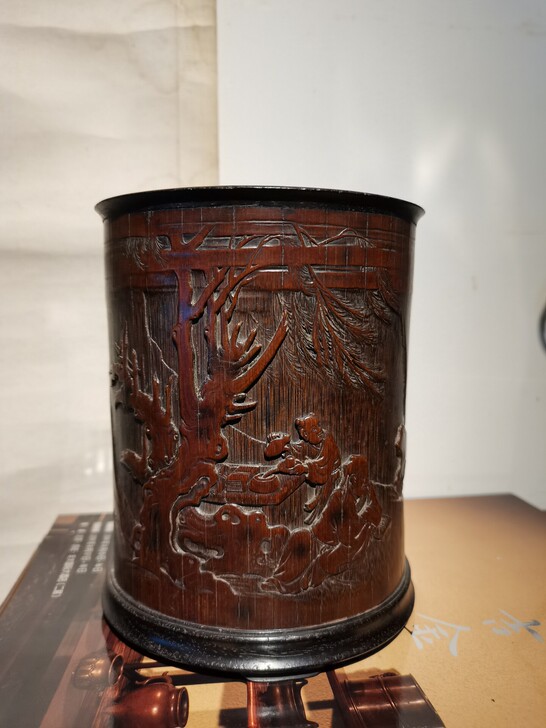 清早期名家朱文右竹雕镶紫檀笔筒！雕工精致，...