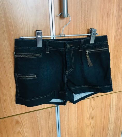 牛仔短裤，牛仔裙。全新无吊牌。 温馨提示：...