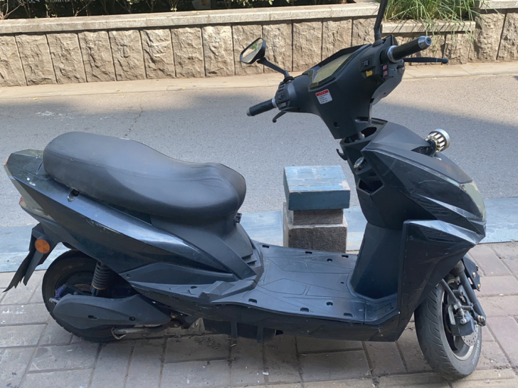 电车。没有电瓶 就一个架子。 500
