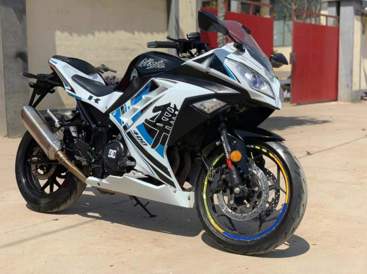 小忍者到双缸水冷400cc，改装天蝎排气 ...