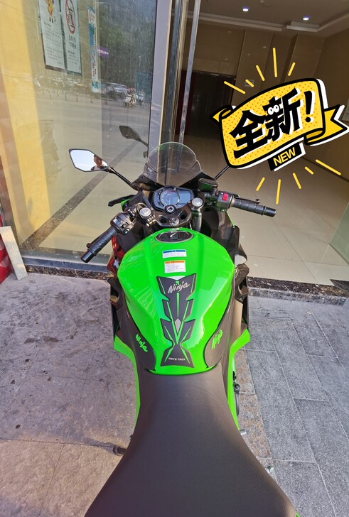 川崎ninja400油箱贴，全新没拆封，要...