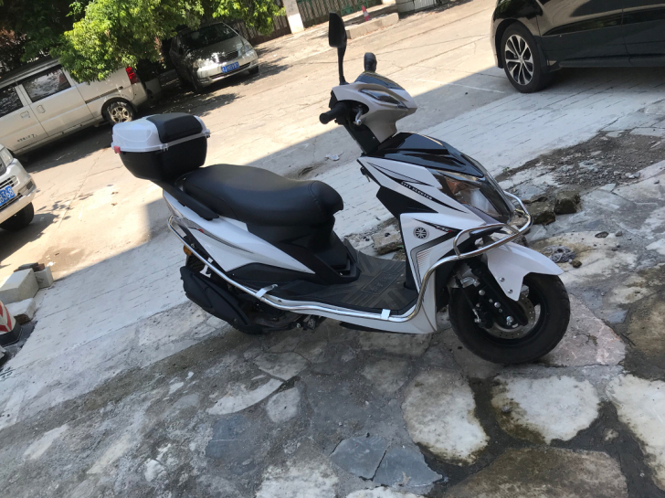女装摩托车，有出厂合格证，发票，便宜处理。