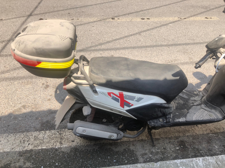 出一个路虎踏板，在车库吃灰，目前2240公...