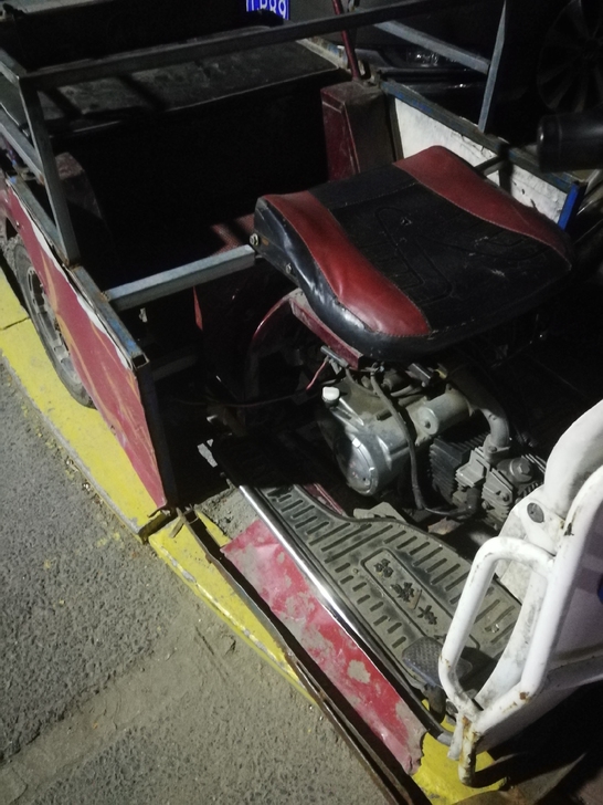 三轮摩托车