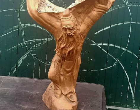 木雕一尊，什么木头自己断定反正挺沉，雕工精...