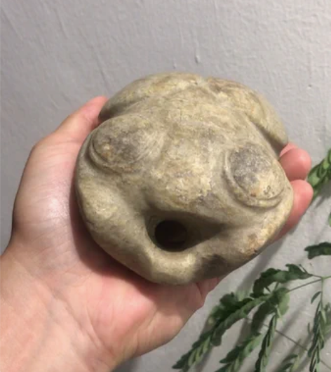玉雕大玉蝉 没有抛光，皮壳就是这样干，打灯...