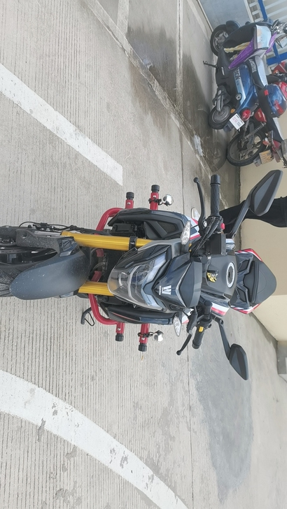 豪爵dr300摩托车一台  双缸  水坑车...