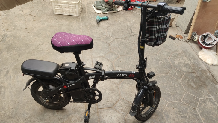 途刺电动车，成人小孩都可骑，座椅可调，电压...