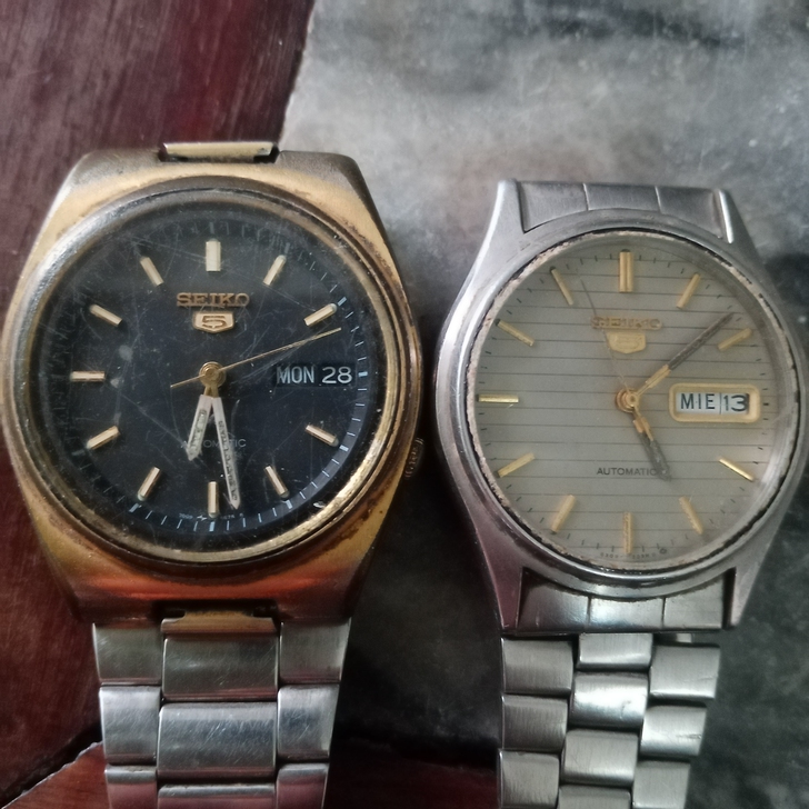 老手表精工5一对，运转正常。