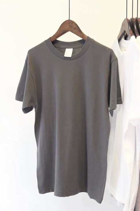 男 烟灰色纯色短袖 ，l码165-175穿...