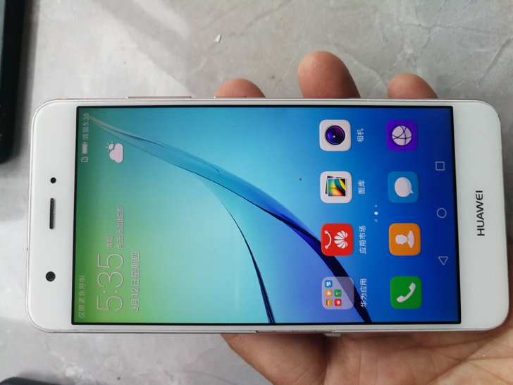 华为nova全网通4+64g,成色如图。全...