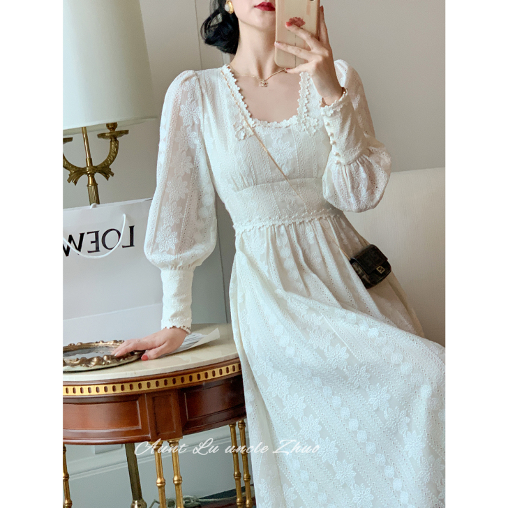 连衣裙只穿过一次。喜欢就拿下。