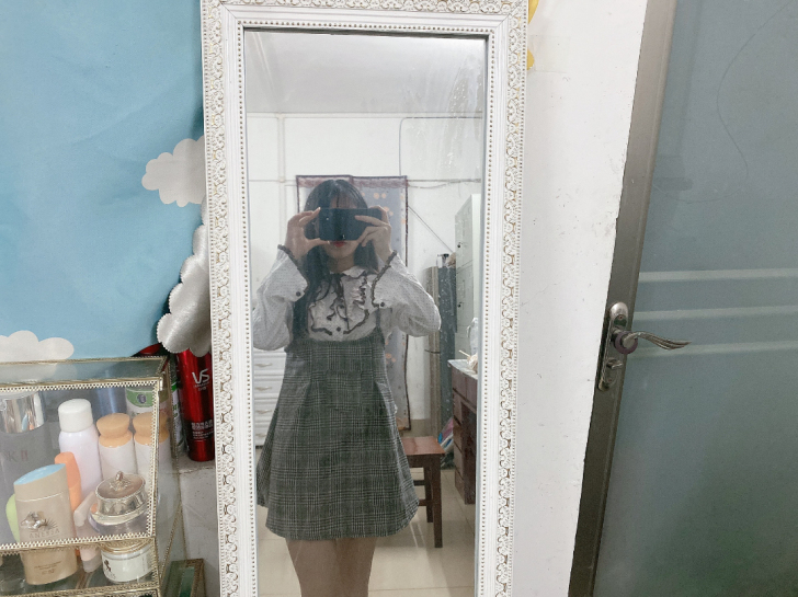 学院风格纹吊带裙