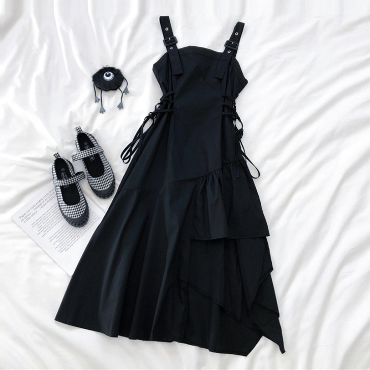 黑色吊带裙黑暗风连衣裙设计感小众收腰裙子不...