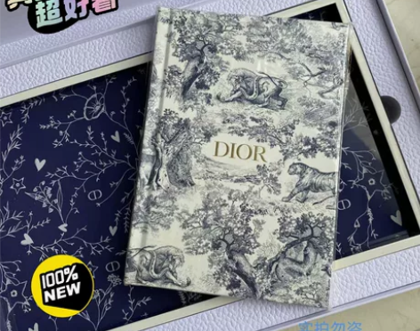 处理全新迪奥笔记本高颜值笔记本，专柜限量赠...