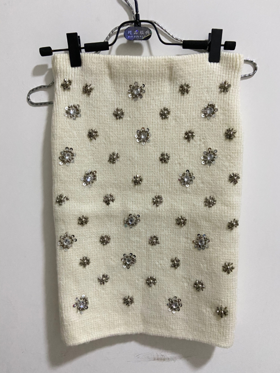 针织亮片钻包臀裙，105斤以内可穿