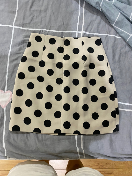 圆点米色包臀裙