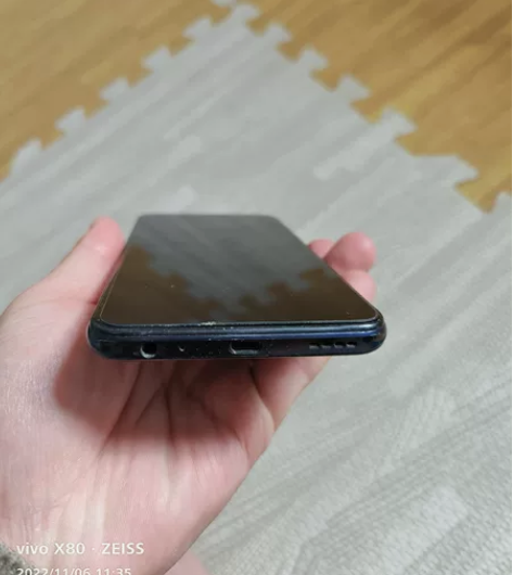 vivo y70s  8+128内存  2...