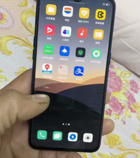 OPPOr15x全原装手机非常新，没怎么用...