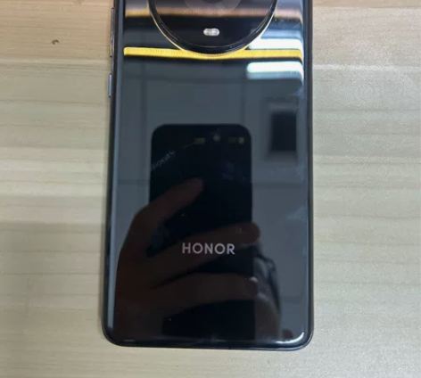 荣耀Magic 4 8+128 三月买的，...