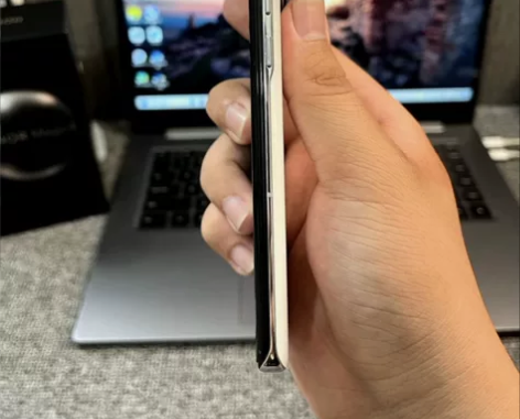 荣耀magic4，8+256，白色，8月份...