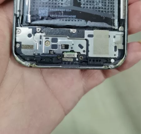 黑鲨一代原装拆机配件，壳子是坏的，开机排线...