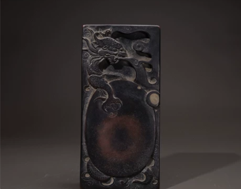 旧藏端砚： 神龙献宝 整砚制作规整，手感嫩...