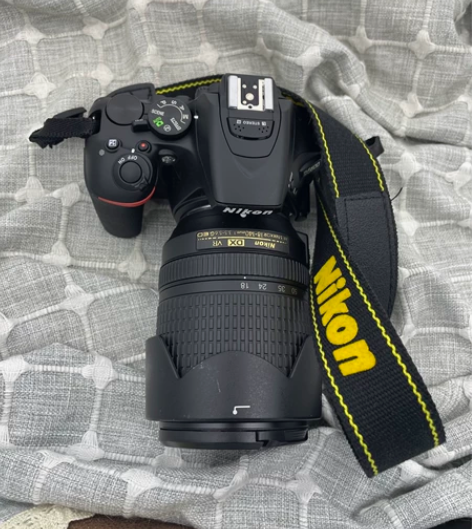 尼康d5600 18-140套机 很新，电...