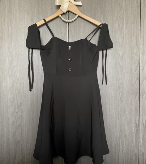 瘦妹妹必入小黑裙，35包邮出 感兴趣的话点...