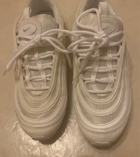 nike女士运动气垫鞋，子弹头女鞋，35码...