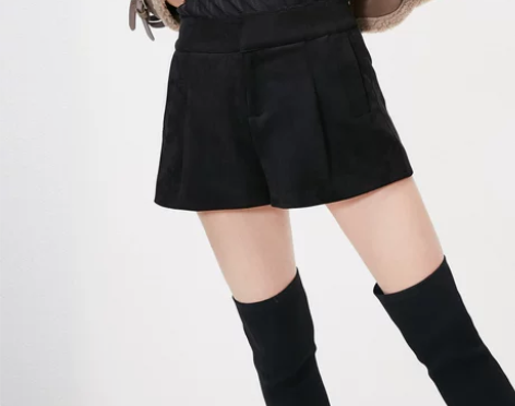 ONLY2019秋季新款黑色绒面宽松休闲短...