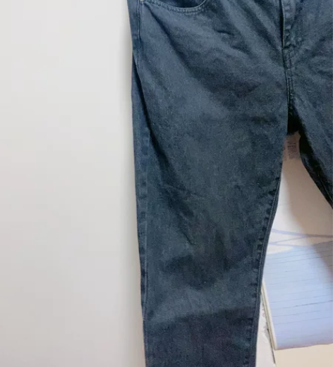 低价甩卖品牌男士牛仔裤。可穿110到150...