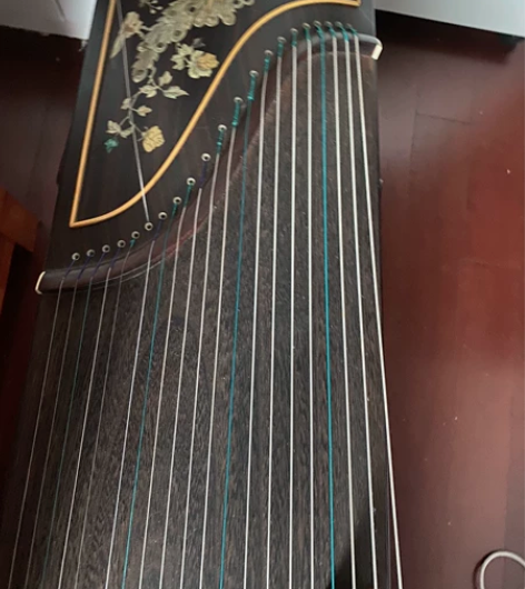 扬州双鹤牌古筝，断了一根弦 感兴趣的话点“...