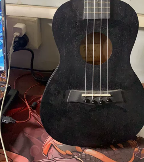 尤克里里 长时间不玩 有点落灰了 不想玩了...