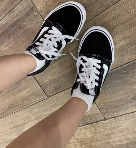 Vans官网购入，35码，穿过两次鞋面鞋底...