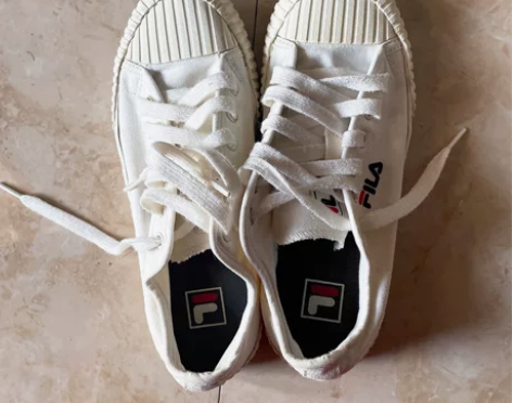 FILA斐乐小白鞋 穿了没几次 8新 已经...