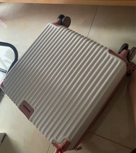 出闲置99新拉杆箱,120 感兴趣的话点“...
