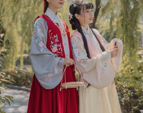 五五年(婉如)原创明制交领齐腰袄裙刺绣汉服...