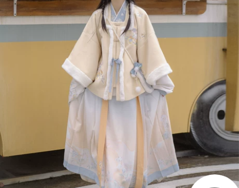 远山乔绵绵奶羔明制汉服女刺绣方领半袖交领上...