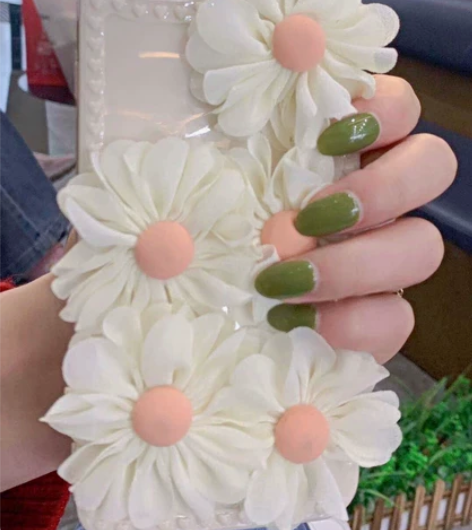 ins奶米色桃心花适用iPhone12pr...