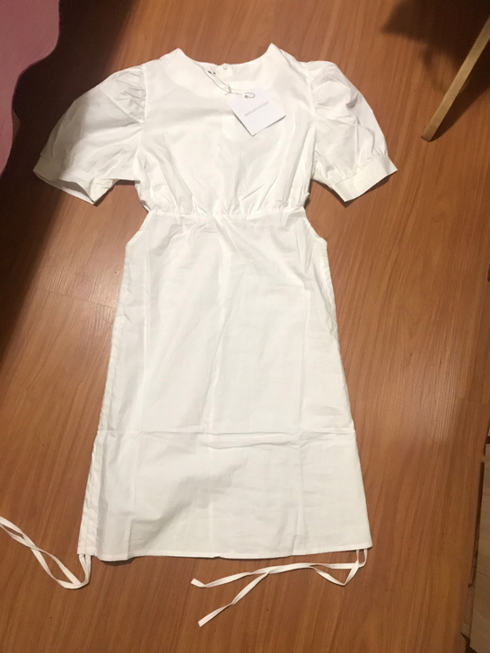 白色直身连身裙