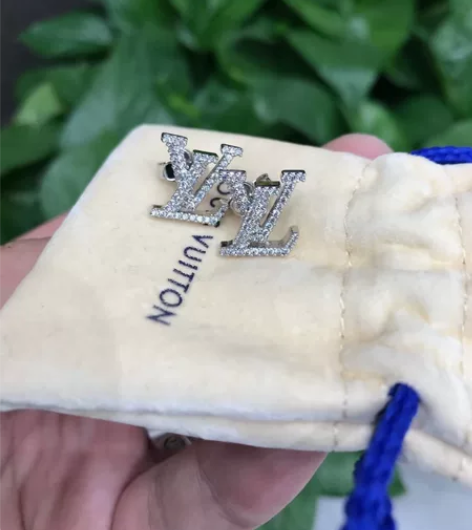 LV 最新Iconic系列 满钻字母耳钉 ...